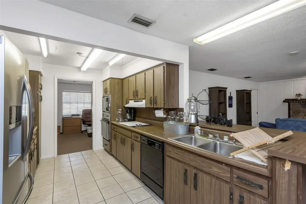 17515 Lakeshore Road Lutz FL 33558