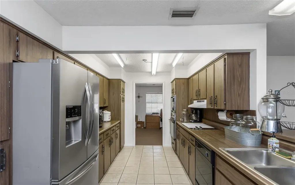 17515 Lakeshore Road Lutz FL 33558