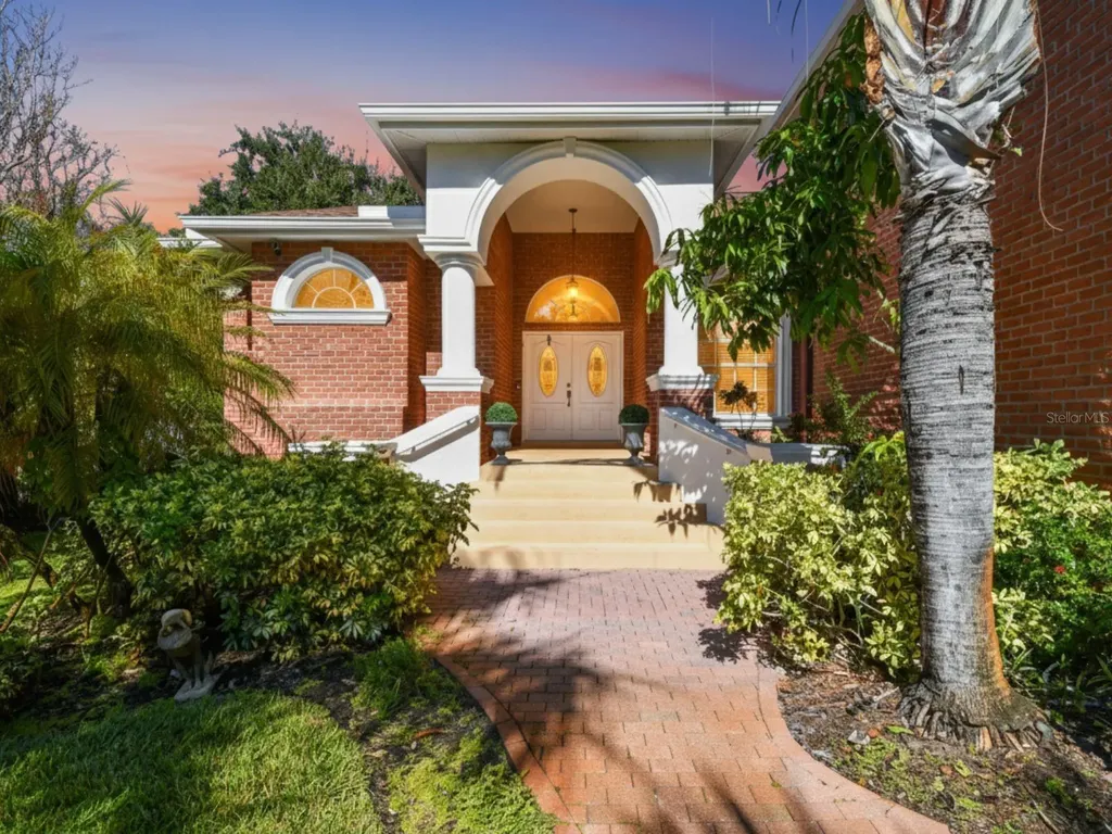 1218 Castle Terrace Tarpon Springs FL 34689