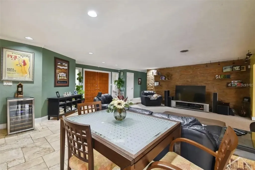 1204 Eckles Drive Tampa FL 33612
