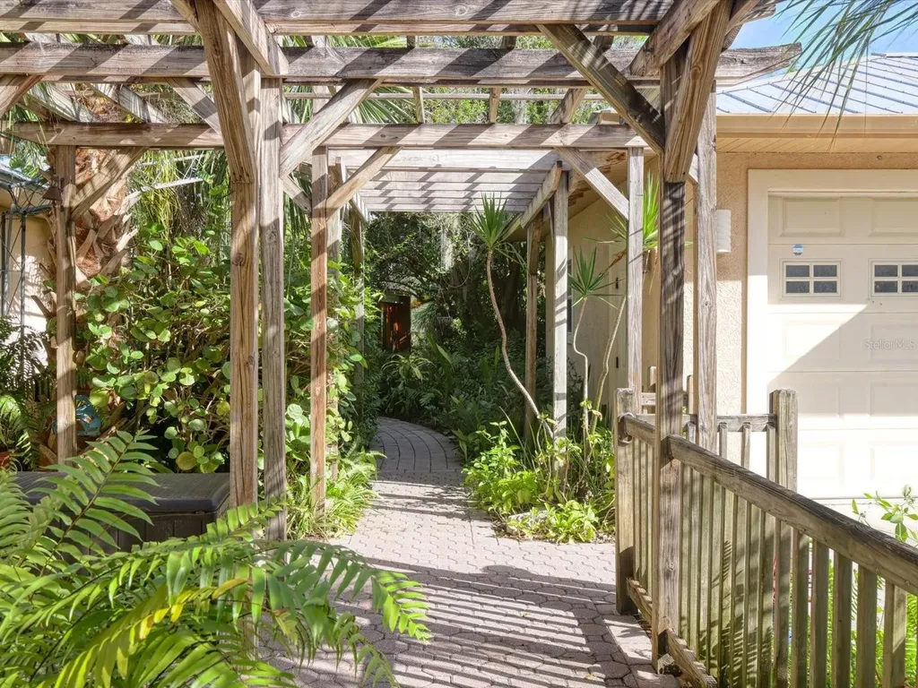 4708 Hidden River Road Sarasota FL 34240