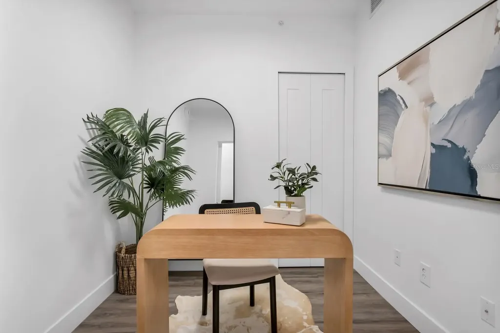 1709 N Tamiami Trail Sarasota FL 34234