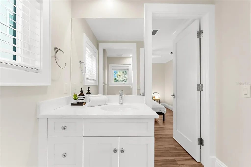 116 Garden Lane Sarasota FL 34242