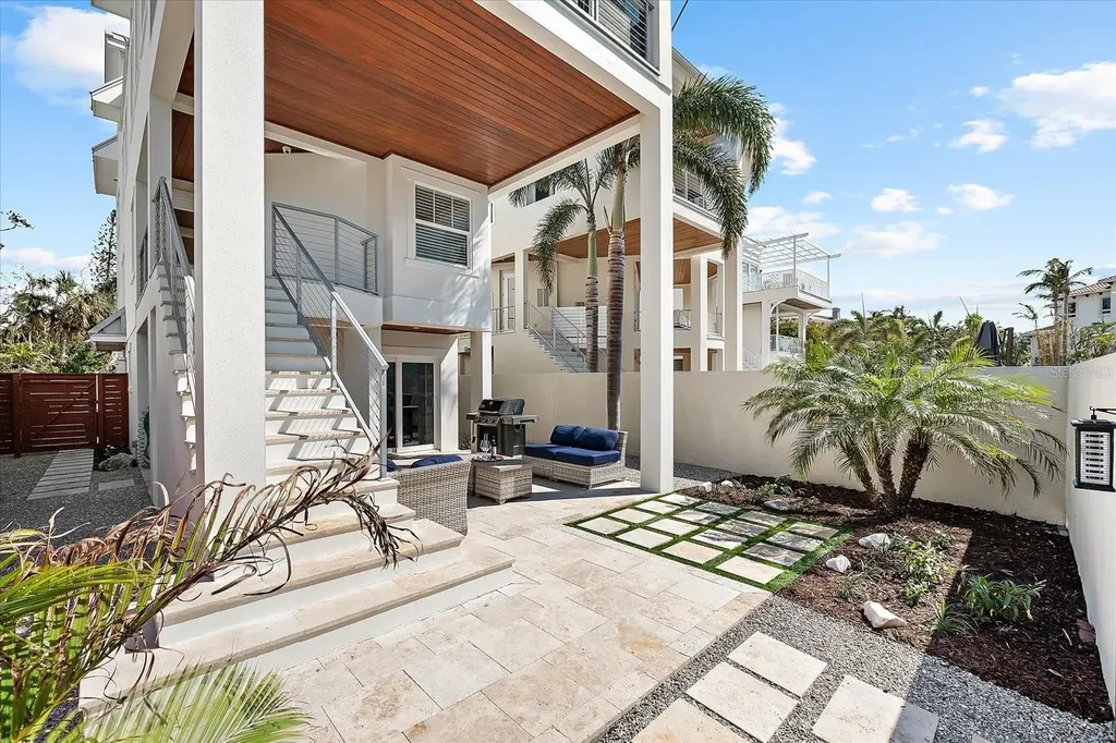 116 Garden Lane Sarasota FL 34242