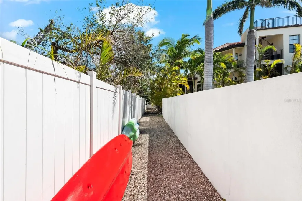 116 Garden Lane Sarasota FL 34242