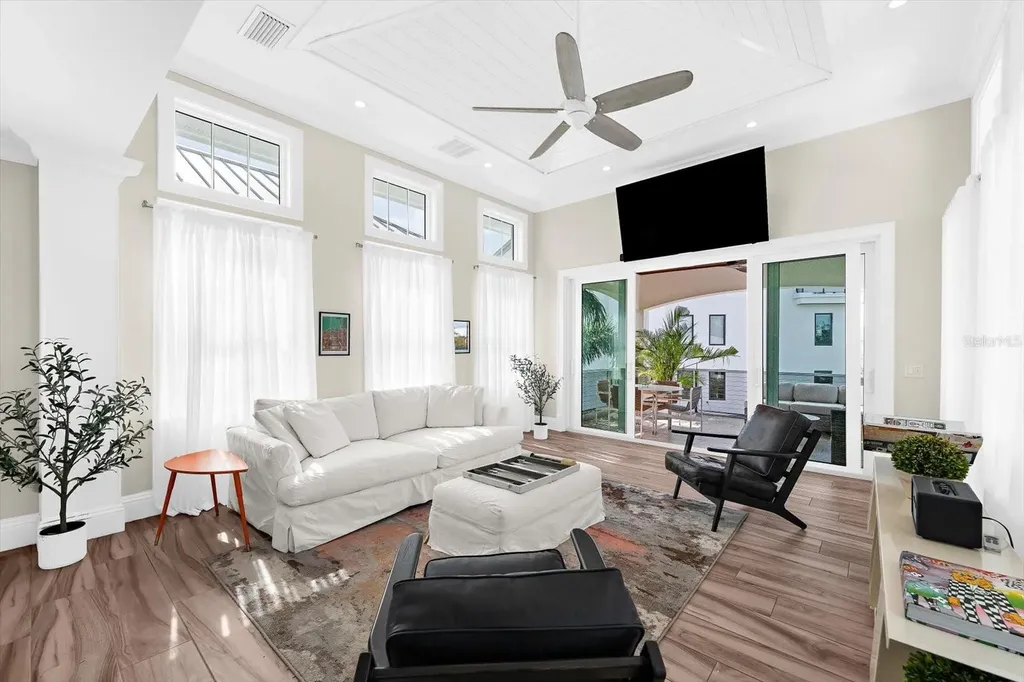 116 Garden Lane Sarasota FL 34242