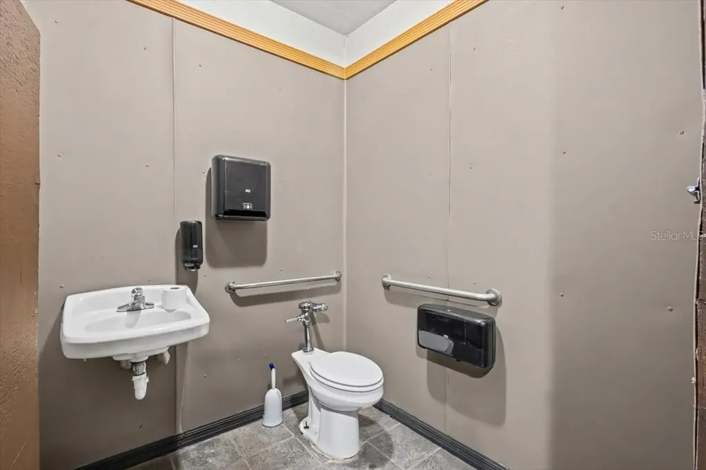 17751 NW Us Highway 19 Trenton FL 32693