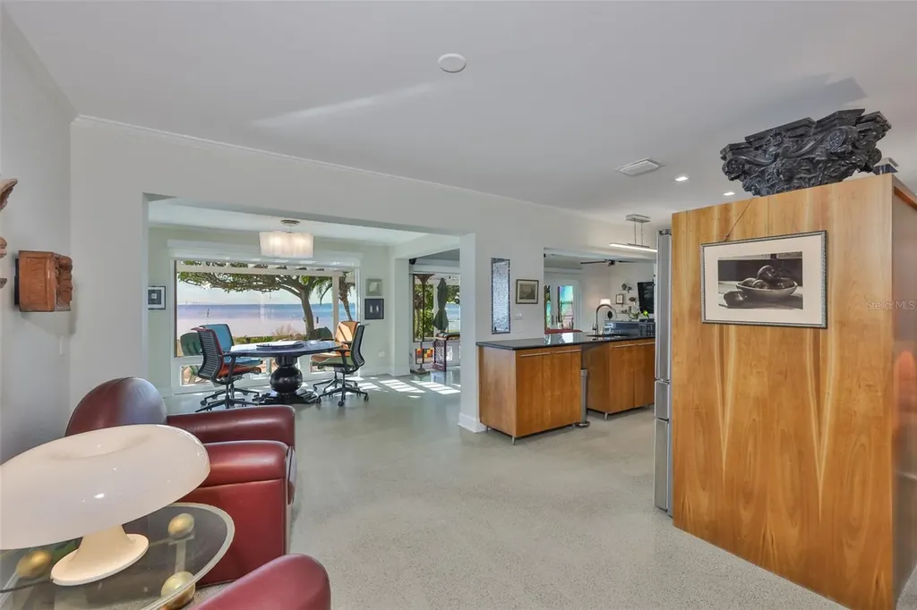 2158 Blossom Way S St Petersburg FL 33712