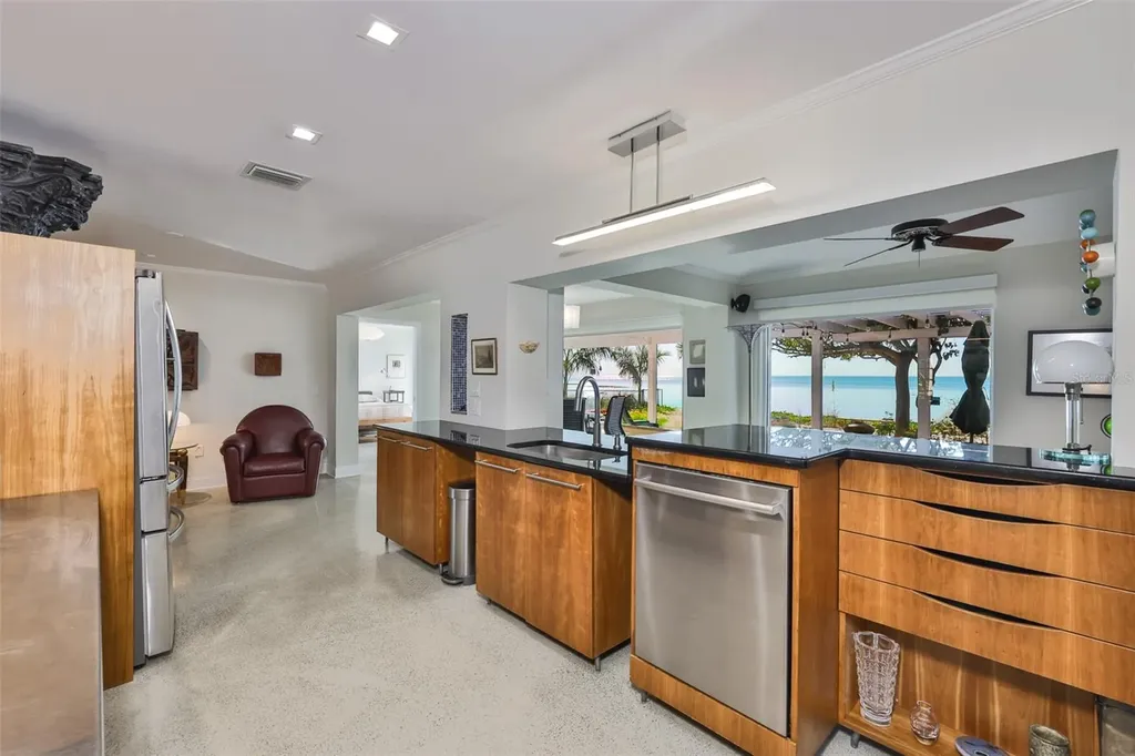 2158 Blossom Way S St Petersburg FL 33712
