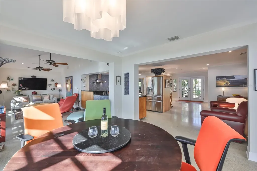 2158 Blossom Way S St Petersburg FL 33712