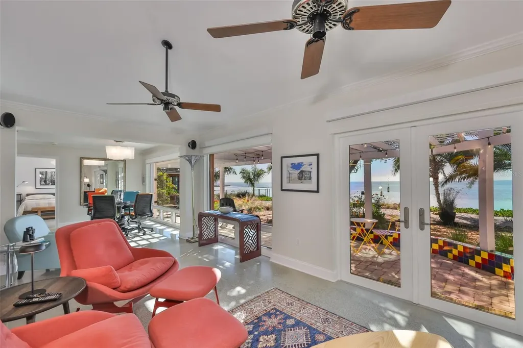 2158 Blossom Way S St Petersburg FL 33712