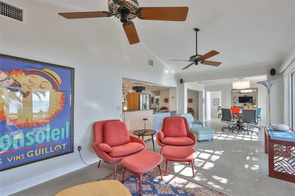 2158 Blossom Way S St Petersburg FL 33712