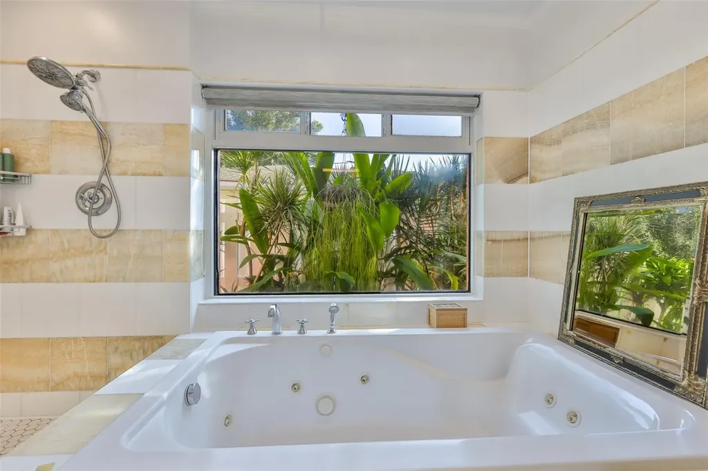 2158 Blossom Way S St Petersburg FL 33712