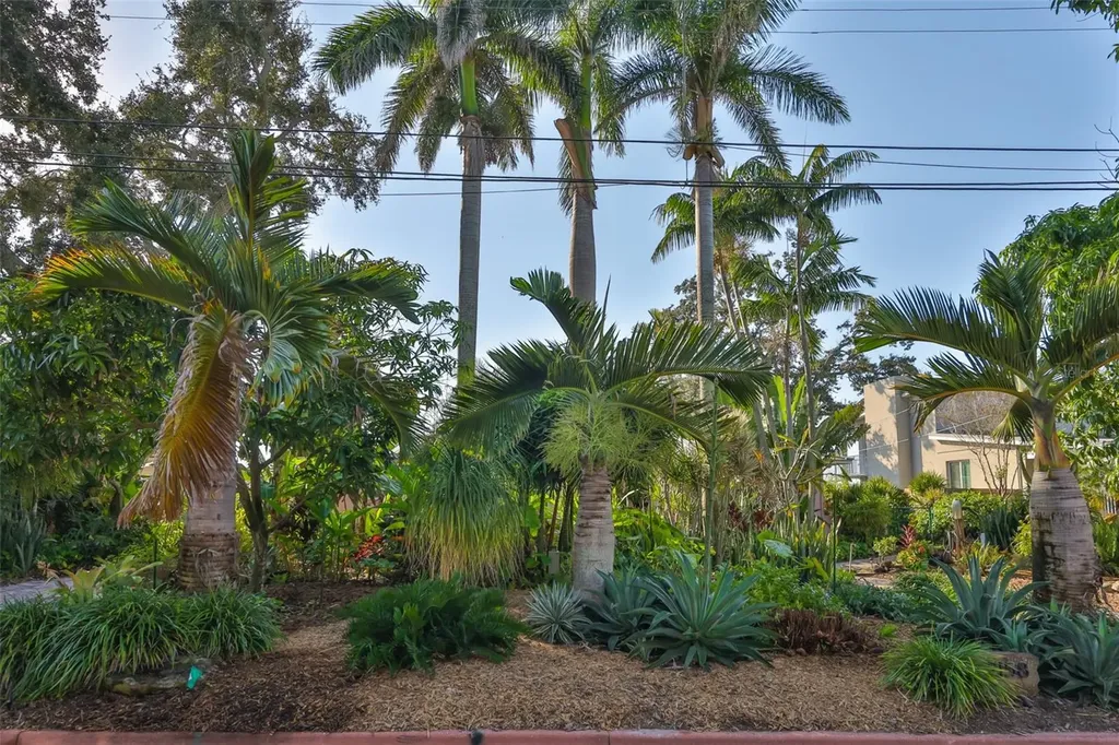 2158 Blossom Way S St Petersburg FL 33712