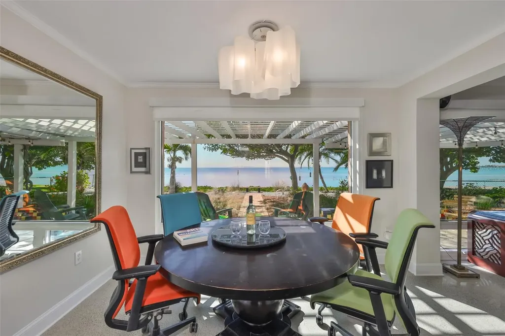 2158 Blossom Way S St Petersburg FL 33712