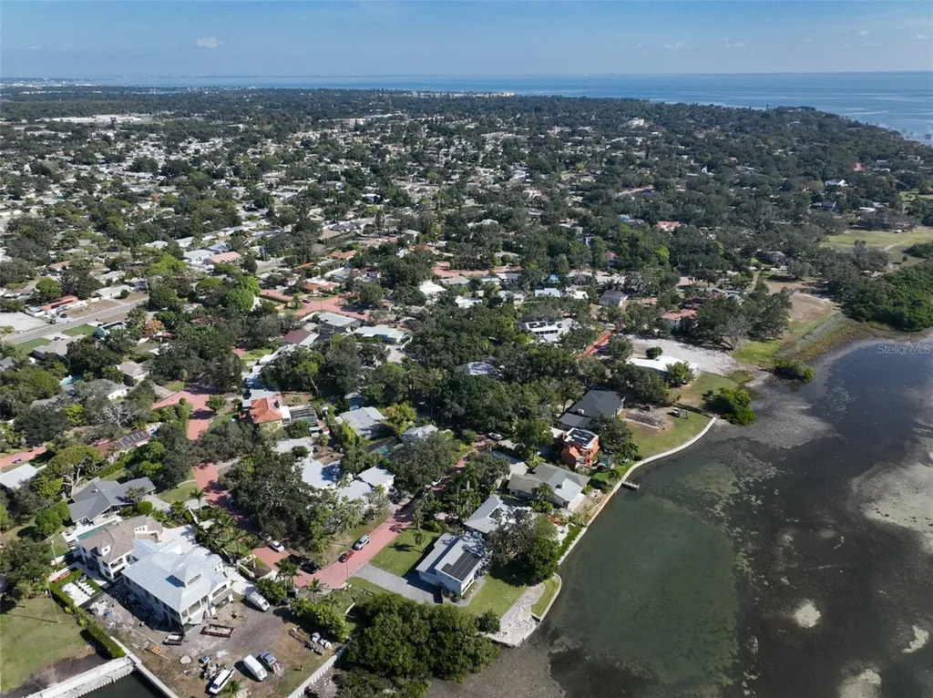 2158 Blossom Way S St Petersburg FL 33712