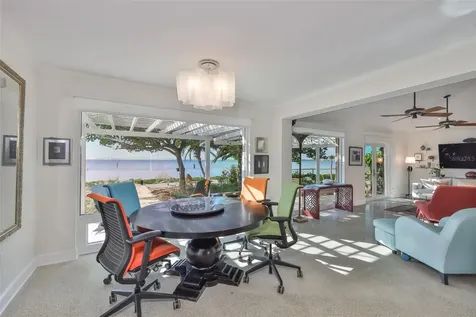 2158 Blossom Way S St Petersburg FL 33712