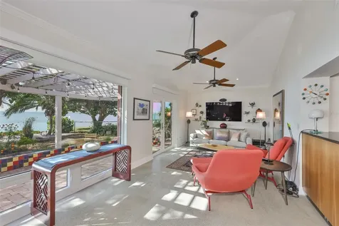 2158 Blossom Way S St Petersburg FL 33712