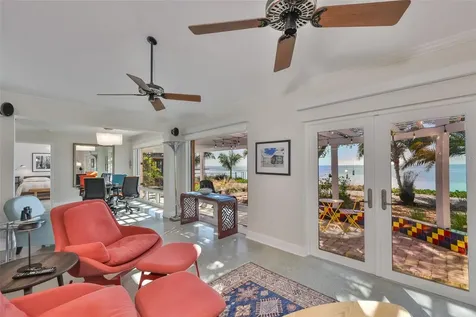 2158 Blossom Way S St Petersburg FL 33712