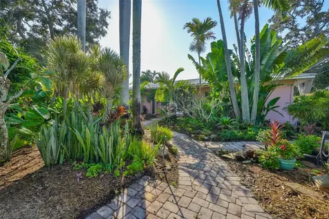 2158 Blossom Way S St Petersburg FL 33712