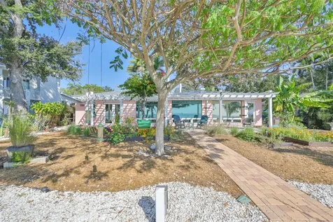 2158 Blossom Way S St Petersburg FL 33712