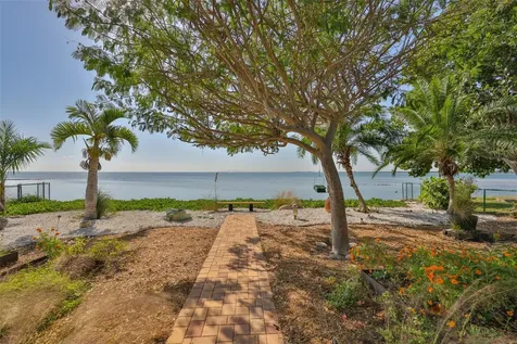 2158 Blossom Way S St Petersburg FL 33712