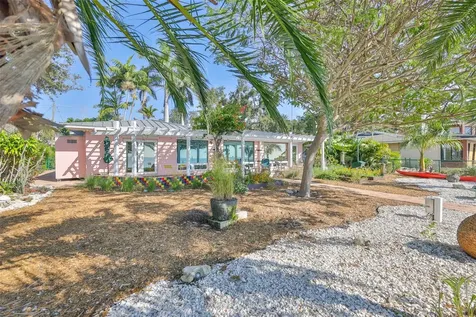 2158 Blossom Way S St Petersburg FL 33712