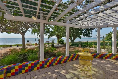 2158 Blossom Way S St Petersburg FL 33712