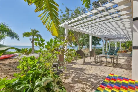 2158 Blossom Way S St Petersburg FL 33712