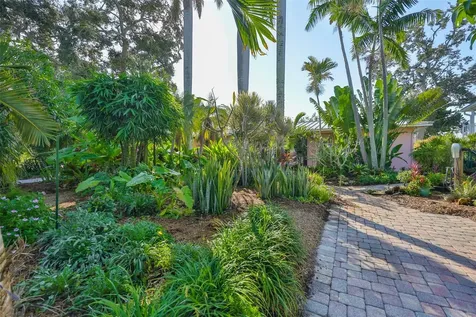 2158 Blossom Way S St Petersburg FL 33712