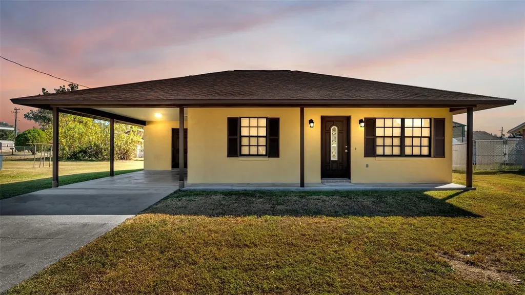 16 N Hendry Avenue Fort Meade FL 33841