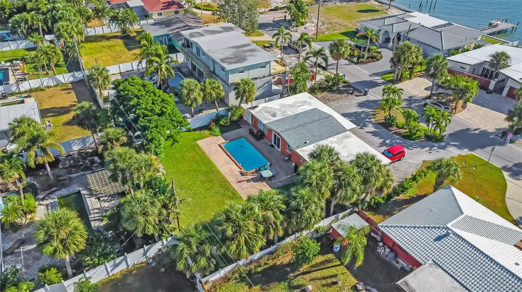 7063 S Shore Drive S St Petersburg FL 33707