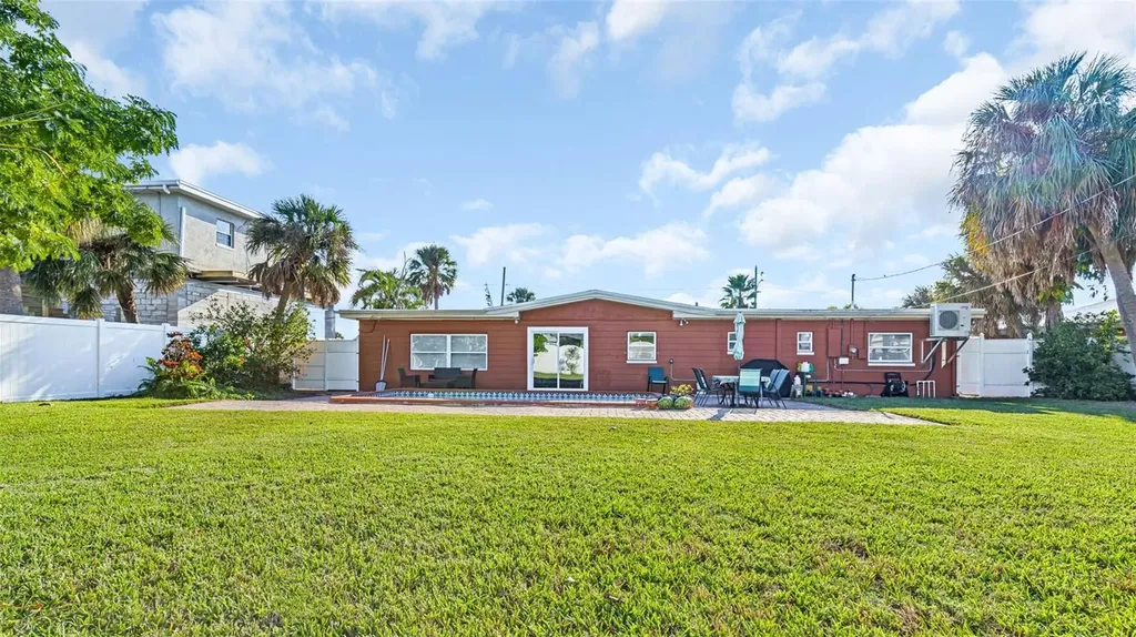 7063 S Shore Drive S St Petersburg FL 33707