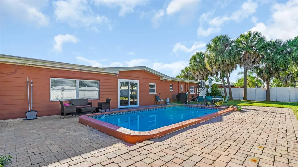 7063 S Shore Drive S St Petersburg FL 33707