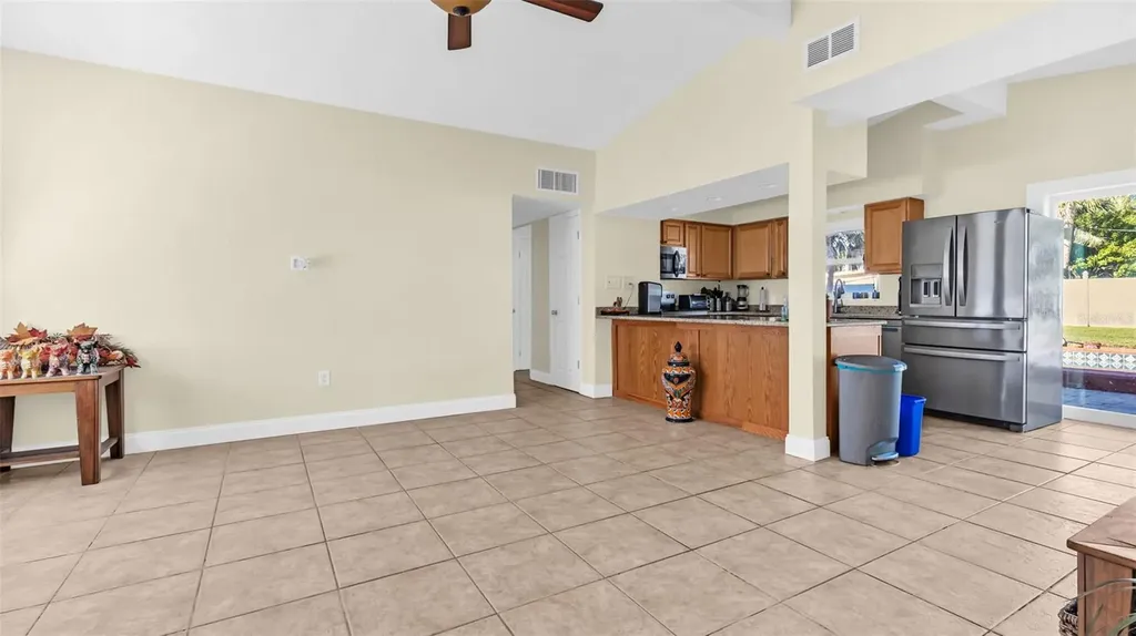 7063 S Shore Drive S St Petersburg FL 33707