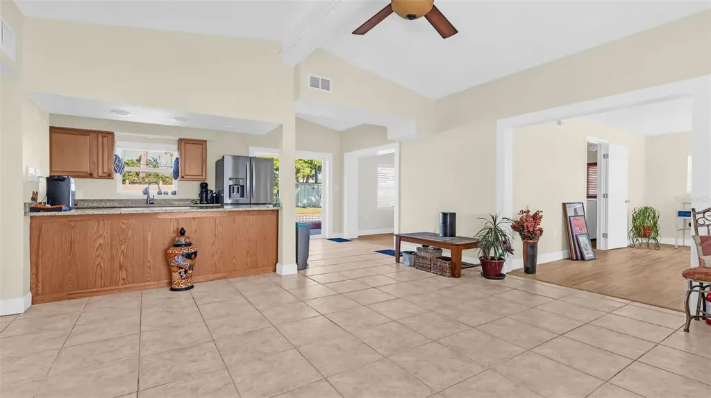 7063 S Shore Drive S St Petersburg FL 33707
