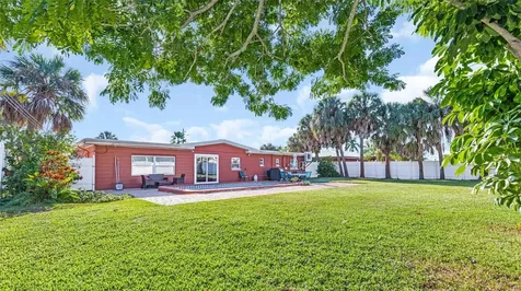 7063 S Shore Drive S St Petersburg FL 33707