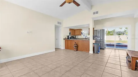 7063 S Shore Drive S St Petersburg FL 33707