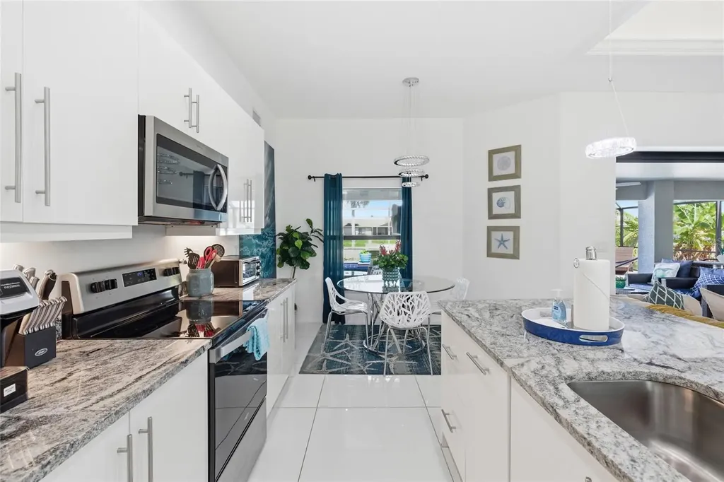 1507 NE 2nd Street Cape Coral FL 33909