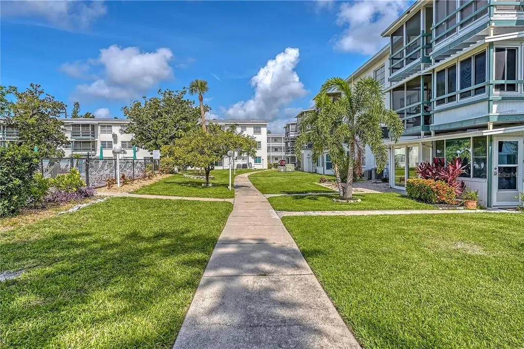 1867 Restful Drive Bradenton FL 34207