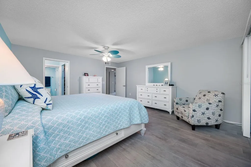 703 Oakview Drive Bradenton FL 34210