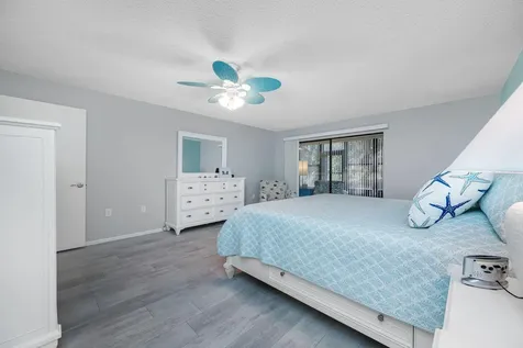 703 Oakview Drive Bradenton FL 34210