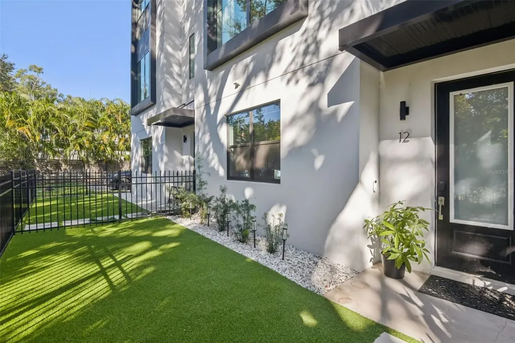 2851 W Gandy Boulevard Tampa FL 33611