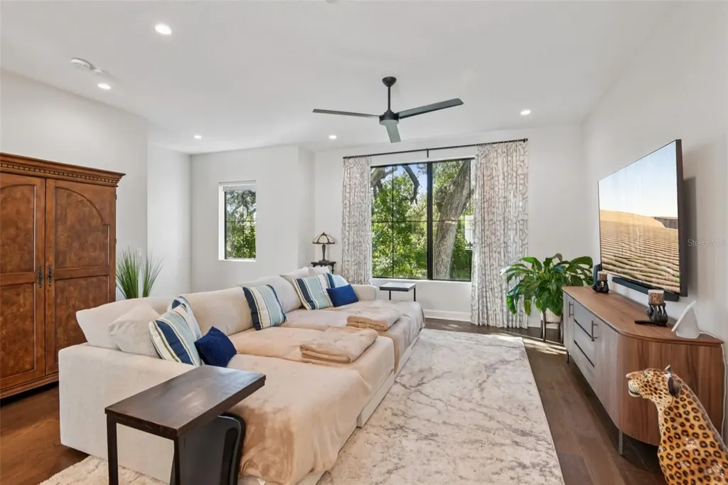 2851 W Gandy Boulevard Tampa FL 33611