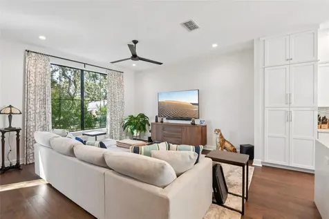 2851 W Gandy Boulevard Tampa FL 33611