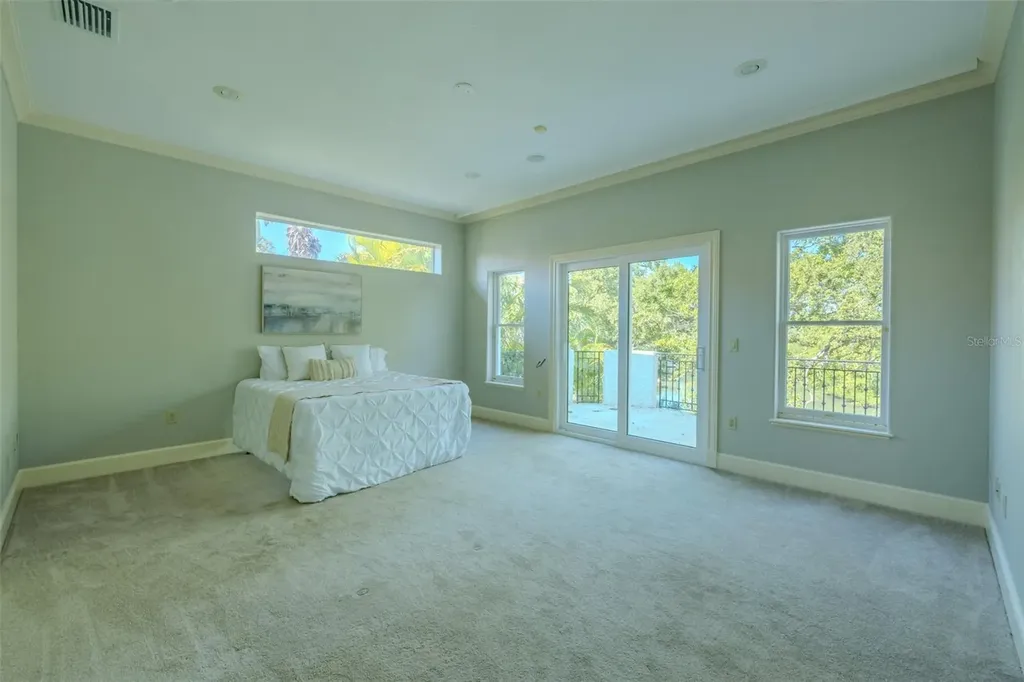 4605 W Vasconia Street Tampa FL 33629
