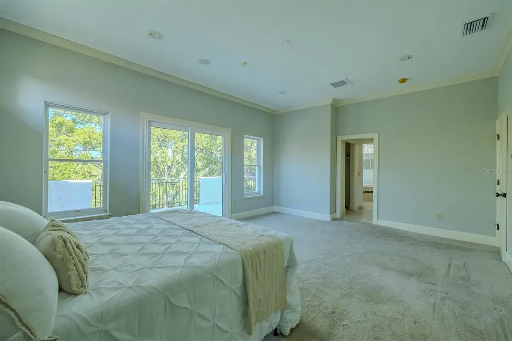4605 W Vasconia Street Tampa FL 33629