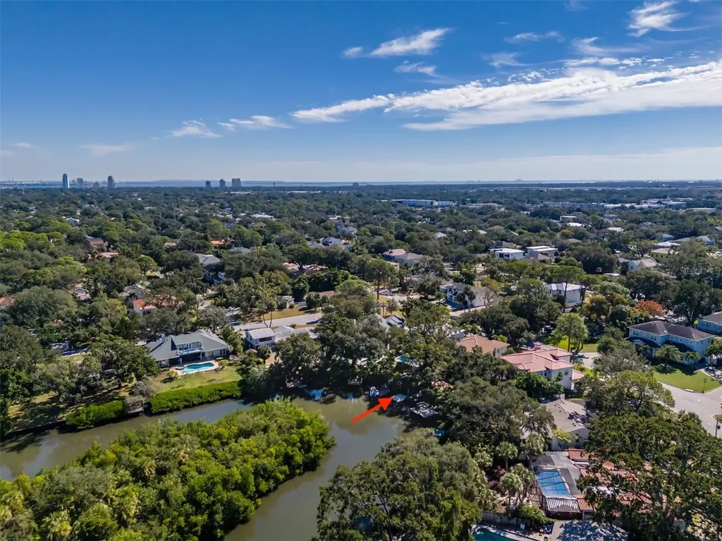 4605 W Vasconia Street Tampa FL 33629