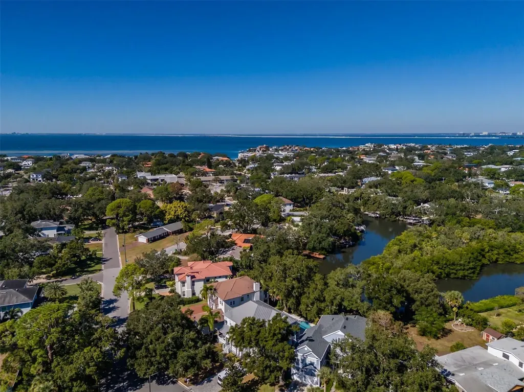 4605 W Vasconia Street Tampa FL 33629