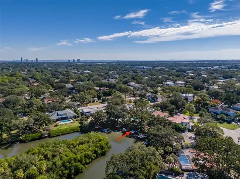 4605 W Vasconia Street Tampa FL 33629